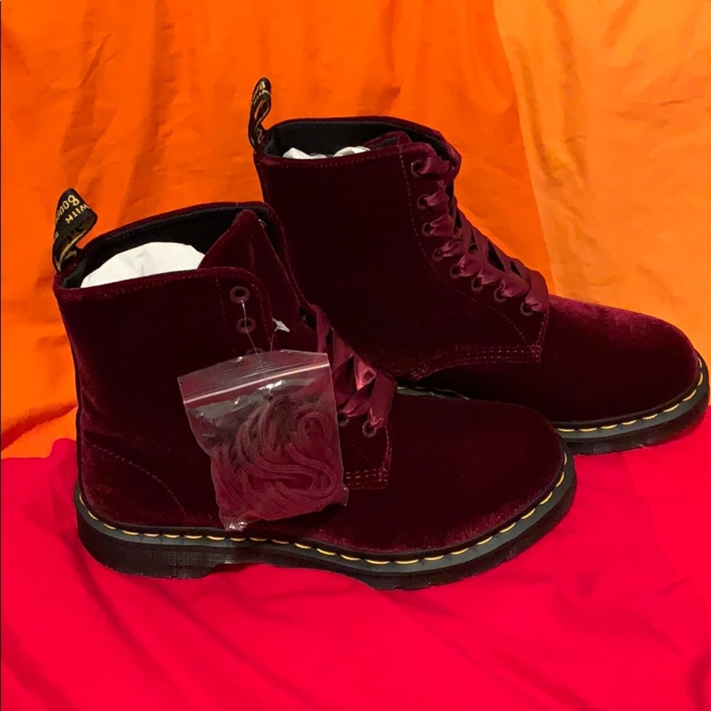 Dr. Martens Cherry Red Velvet 1460 Pascal